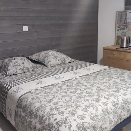 Memory 44' 3* Auxais